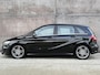 Mercedes-Benz B-klasse 180 Business Solution AMG | Trekhaak | CarPlay | Camera | Automaat | Cruise control | Dealer onderhouden! |