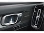 Volvo EX40 Single Motor Extended Range Ultra Europa 82 kWh | Harman Kardon Premium Sound | 360 graden Camera | Panoramisch Schuif-/Kanteldak | Elektrische stoelen voor | Memory bestuurdersstoel | Pilot Assist | Adaptieve Cruise Control | 20 inch Lichtmetalen Velgen | BLIS | Keyless | Google Navigatie | Dawn Interieur |