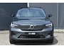 Volvo EX40 Single Motor Extended Range Ultra Europa 82 kWh | Harman Kardon Premium Sound | 360 graden Camera | Panoramisch Schuif-/Kanteldak | Elektrische stoelen voor | Memory bestuurdersstoel | Pilot Assist | Adaptieve Cruise Control | 20 inch Lichtmetalen Velgen | BLIS | Keyless | Google Navigatie | Dawn Interieur |