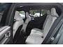 Volvo EX40 Single Motor Extended Range Ultra Europa 82 kWh | Harman Kardon Premium Sound | 360 graden Camera | Panoramisch Schuif-/Kanteldak | Elektrische stoelen voor | Memory bestuurdersstoel | Pilot Assist | Adaptieve Cruise Control | 20 inch Lichtmetalen Velgen | BLIS | Keyless | Google Navigatie | Dawn Interieur |