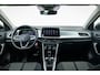 Volkswagen T-Roc 1.5 TSI Life nlauto Stoelverwarming | PDC | Adaptive cruise | Dab | Digitaal dashboard | Carplay