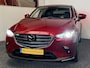 Mazda CX-3 2.0 SKYACTIVE-G 120 SKYLEASE AUTOMAAT NAVIGATIE ADAPTIVE CRUISE CONTROL HEAD-UP DISPLAY KEYLESS GO RIJSTROOKSENSOREN DODEHOEKSENSOREN ACHTERUITRIJCAMERA AFN. TREKHAAK ZEER MOOI !!