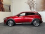 Mazda CX-3 2.0 SKYACTIVE-G 120 SKYLEASE AUTOMAAT NAVIGATIE ADAPTIVE CRUISE CONTROL HEAD-UP DISPLAY KEYLESS GO RIJSTROOKSENSOREN DODEHOEKSENSOREN ACHTERUITRIJCAMERA AFN. TREKHAAK ZEER MOOI !!