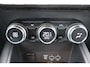 Renault Captur 1.6 E-Tech full hybrid 145 iconic Automaat I Trekhaak I Black Edition