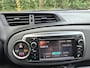 Toyota Yaris 1.0 VVT-i Aspiration | 2E EIGENAAR | 12MND GARANTIE | NAVI | CAMERA | AIRCO | NW APK |