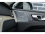 Volvo XC60 2.0 T6 Plug-in Hybrid AWD Plus Dark | PHEV | Trekhaak | Panoramadak | Head-up Display | 360 Graden Camera | Keyless Entry | Elektrische Achterklep | Elektrisch Verstelbare Voorstoelen | Stoelverwarming voor en achter | Cruise Control Adaptief | BLIS | Apple Carplay | Android Auto