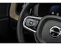 Volvo XC60 2.0 T6 Plug-in Hybrid AWD Plus Dark | PHEV | Trekhaak | Panoramadak | Head-up Display | 360 Graden Camera | Keyless Entry | Elektrische Achterklep | Elektrisch Verstelbare Voorstoelen | Stoelverwarming voor en achter | Cruise Control Adaptief | BLIS | Apple Carplay | Android Auto