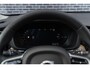 Volvo XC60 2.0 T6 Plug-in Hybrid AWD Plus Dark | PHEV | Trekhaak | Panoramadak | Head-up Display | 360 Graden Camera | Keyless Entry | Elektrische Achterklep | Elektrisch Verstelbare Voorstoelen | Stoelverwarming voor en achter | Cruise Control Adaptief | BLIS | Apple Carplay | Android Auto