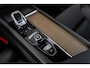 Volvo XC60 2.0 T6 Plug-in Hybrid AWD Plus Dark | PHEV | Trekhaak | Panoramadak | Head-up Display | 360 Graden Camera | Keyless Entry | Elektrische Achterklep | Elektrisch Verstelbare Voorstoelen | Stoelverwarming voor en achter | Cruise Control Adaptief | BLIS | Apple Carplay | Android Auto