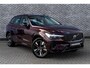 Volvo XC60 2.0 T6 Plug-in Hybrid AWD Plus Dark | PHEV | Trekhaak | Panoramadak | Head-up Display | 360 Graden Camera | Keyless Entry | Elektrische Achterklep | Elektrisch Verstelbare Voorstoelen | Stoelverwarming voor en achter | Cruise Control Adaptief | BLIS | Apple Carplay | Android Auto