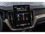 Volvo XC60 2.0 T6 Plug-in Hybrid AWD Plus Dark | PHEV | Trekhaak | Panoramadak | Head-up Display | 360 Graden Camera | Keyless Entry | Elektrische Achterklep | Elektrisch Verstelbare Voorstoelen | Stoelverwarming voor en achter | Cruise Control Adaptief | BLIS | Apple Carplay | Android Auto