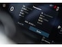 Volvo XC60 2.0 T6 Plug-in Hybrid AWD Plus Dark | PHEV | Trekhaak | Panoramadak | Head-up Display | 360 Graden Camera | Keyless Entry | Elektrische Achterklep | Elektrisch Verstelbare Voorstoelen | Stoelverwarming voor en achter | Cruise Control Adaptief | BLIS | Apple Carplay | Android Auto