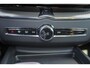 Volvo XC60 T6 Recharge AWD Plus Black Edition - Panorama/schuifdak - IntelliSafe Assist & Surround - 360º Camera - Harman/Kardon audio - Verwarmde voorstoelen, stuur & achterbank - Parkeersensoren voor & achter - Elektr. bedienb. voorstoelen met geheugen - Head up display - Draadloze tel. lader - Extra getint glas - 21' LMV
