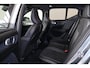 Volvo XC40 T5 AWD R-Design Intro Edition - Panorama/schuifdak - Harman/Kardon audio - Parkeercamera achter - Verwarmde voorstoelen, stuur & achterbank - Parkeersensoren voor & achter - Cruise control - Extra getint glas - Standkachel - 20' LMV