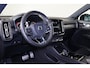 Volvo XC40 T5 AWD R-Design Intro Edition - Panorama/schuifdak - Harman/Kardon audio - Parkeercamera achter - Verwarmde voorstoelen, stuur & achterbank - Parkeersensoren voor & achter - Cruise control - Extra getint glas - Standkachel - 20' LMV