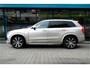 Volvo XC90 2.0 T8 AWD 335kW/455pk Aut8 Recharge Long Range Ultimate Bright 7P LUCHTVERING + BOWERS&WILKINS + PANORAMADAK + STOEL-&STUURVERWARMING + STOELMASSAGE + ADAPT.CRUISE + PILOT ASSIST + BLIS + GOOGLE DASH&SERVICES + 360 CAMERA + PARKSENSOREN V&A + 21" LM-VELG