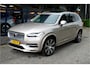 Volvo XC90 2.0 T8 AWD 335kW/455pk Aut8 Recharge Long Range Ultimate Bright 7P LUCHTVERING + BOWERS&WILKINS + PANORAMADAK + STOEL-&STUURVERWARMING + STOELMASSAGE + ADAPT.CRUISE + PILOT ASSIST + BLIS + GOOGLE DASH&SERVICES + 360 CAMERA + PARKSENSOREN V&A + 21" LM-VELG