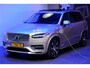 Volvo XC90 2.0 T8 AWD 335kW/455pk Aut8 Recharge Long Range Ultimate Bright 7P LUCHTVERING + BOWERS&WILKINS + PANORAMADAK + STOEL-&STUURVERWARMING + STOELMASSAGE + ADAPT.CRUISE + PILOT ASSIST + BLIS + GOOGLE DASH&SERVICES + 360 CAMERA + PARKSENSOREN V&A + 21" LM-VELG