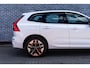 Volvo XC60 2.0 T6 Plug-in Hybrid AWD Ultra Dark PHEV | Trekhaak | Luchtvering | Harman Kardon Audio | Panoramadak | Head-up Display | 360 Graden Camera | Keyless Entry | Elektrische Achterklep | Elektrisch Verstelbare Voorstoelen | Navigatie | Stoelverwarming voor en achter