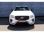 Volvo XC60 2.0 T6 Plug-in Hybrid AWD Ultra Dark PHEV | Trekhaak | Luchtvering | Harman Kardon Audio | Panoramadak | Head-up Display | 360 Graden Camera | Keyless Entry | Elektrische Achterklep | Elektrisch Verstelbare Voorstoelen | Navigatie | Stoelverwarming voor en achter