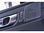 Volvo XC60 2.0 T6 Plug-in Hybrid AWD Ultra Dark PHEV | Trekhaak | Luchtvering | Harman Kardon Audio | Panoramadak | Head-up Display | 360 Graden Camera | Keyless Entry | Elektrische Achterklep | Elektrisch Verstelbare Voorstoelen | Navigatie | Stoelverwarming voor en achter