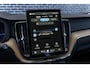 Volvo XC60 2.0 T6 Plug-in Hybrid AWD Ultra Dark PHEV | Trekhaak | Luchtvering | Harman Kardon Audio | Panoramadak | Head-up Display | 360 Graden Camera | Keyless Entry | Elektrische Achterklep | Elektrisch Verstelbare Voorstoelen | Navigatie | Stoelverwarming voor en achter