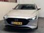 Mazda 3 2.0 e-SKYACTIV-G M HYBRID 122 EXCLUSIVE-LINE NAVIGATIE 360 CAMERA ADAPTIVE CRUISE CONTROL HEAD-UP DISPLAY APPLE CARPLAY/ANDROID RIJSTROOKSENSOREN DODEHOEKSENSOREN ZEER MOOI !!