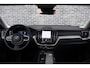 Volvo XC60 2.0 T6 Plug-in Hybrid AWD Plus Dark | PHEV Long Range | Harman Kardon Audio | Panoramadak | 360 Graden Camera | Parkeersensoren | Keyless Entry | Elektrische Achterklep | Elektrisch Verstelbare Voorstoelen | Navigatie | LED Koplampen Adaptief