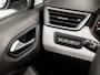 Renault Clio 1.0 TCe 90 Evolution (APPLE CARPLAY, NAVIGATIE, GETINT GLAS, PARKEERSENSOREN, SPORTSTOELEN, LM VELGEN, CRUISE, NIEUWSTAAT)