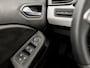 Renault Clio 1.0 TCe 90 Evolution (APPLE CARPLAY, NAVIGATIE, GETINT GLAS, PARKEERSENSOREN, SPORTSTOELEN, LM VELGEN, CRUISE, NIEUWSTAAT)