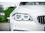 BMW 5-Serie Touring 528i High Executive Panoramadak I Soft Close I Adaptive Cruise I Hifi I Head Up I Mineralweiss I NL Auto I NAP