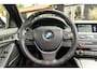 BMW 5-Serie Touring 528i High Executive Panoramadak I Soft Close I Adaptive Cruise I Hifi I Head Up I Mineralweiss I NL Auto I NAP
