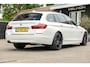 BMW 5-Serie Touring 528i High Executive Panoramadak I Soft Close I Adaptive Cruise I Hifi I Head Up I Mineralweiss I NL Auto I NAP