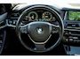 BMW 5-Serie Touring 528i High Executive Panoramadak I Soft Close I Adaptive Cruise I Hifi I Head Up I Mineralweiss I NL Auto I NAP