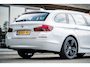 BMW 5-Serie Touring 528i High Executive Panoramadak I Soft Close I Adaptive Cruise I Hifi I Head Up I Mineralweiss I NL Auto I NAP