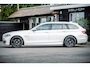 BMW 5-Serie Touring 528i High Executive Panoramadak I Soft Close I Adaptive Cruise I Hifi I Head Up I Mineralweiss I NL Auto I NAP