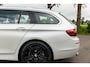BMW 5-Serie Touring 528i High Executive Panoramadak I Soft Close I Adaptive Cruise I Hifi I Head Up I Mineralweiss I NL Auto I NAP