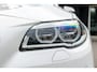 BMW 5-Serie Touring 528i High Executive Panoramadak I Soft Close I Adaptive Cruise I Hifi I Head Up I Mineralweiss I NL Auto I NAP