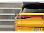 Volkswagen T-Roc 1.5 eTSI 150pk DSG Style R-Line Edition | Panoramadak | Treakhaak | Head-up | 20" Velgen