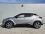 Toyota C-HR / C-HR+ 1.8 Hybrid Bi-Tone Plus | Lederen bekleding | Navigatie | Cruise control adaptief | DAB | JBL |