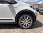 Volkswagen Up! 1.0 cross up! BlueMotion, Carplay, 17"wielen, Super sound systeem.