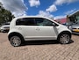 Volkswagen Up! 1.0 cross up! BlueMotion, Carplay, 17"wielen, Super sound systeem.