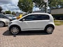 Volkswagen Up! 1.0 cross up! BlueMotion, Carplay, 17"wielen, Super sound systeem.