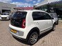 Volkswagen Up! 1.0 cross up! BlueMotion, Carplay, 17"wielen, Super sound systeem.