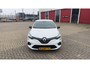 Renault Clio 1.6 E-Tech Hybrid 140 Intens l CAMERA l PARKEERSENSOREN VOOR EN ACHTER | NAVIGATIE l BIJ ONS DEALER ONDERHOUDEN