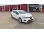 Renault Clio 1.6 E-Tech Hybrid 140 Intens l CAMERA l PARKEERSENSOREN VOOR EN ACHTER | NAVIGATIE l BIJ ONS DEALER ONDERHOUDEN
