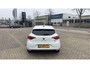 Renault Clio 1.6 E-Tech Hybrid 140 Intens l CAMERA l PARKEERSENSOREN VOOR EN ACHTER | NAVIGATIE l BIJ ONS DEALER ONDERHOUDEN