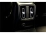 Volvo XC40 1.5 T4 Plug-in Hybrid 155kW/211pk DCT7 Ultimate Dark PANORAMADAK + HARMAN/KARDON + LEER/ALCANTARA + CRUISE + NAVI SENSUS + LANE ASSIST + EL.STOELEN + STOEL-&STUURVERWARMING + CAMERA + KEYLESS + EL.TREKHAAK + PARKSENSOREN V&A + 19” LM-VELGEN!!