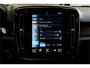 Volvo XC40 1.5 T4 Plug-in Hybrid 155kW/211pk DCT7 Ultimate Dark PANORAMADAK + HARMAN/KARDON + LEER/ALCANTARA + CRUISE + NAVI SENSUS + LANE ASSIST + EL.STOELEN + STOEL-&STUURVERWARMING + CAMERA + KEYLESS + EL.TREKHAAK + PARKSENSOREN V&A + 19” LM-VELGEN!!