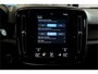 Volvo XC40 1.5 T4 Plug-in Hybrid 155kW/211pk DCT7 Ultimate Dark PANORAMADAK + HARMAN/KARDON + LEER/ALCANTARA + CRUISE + NAVI SENSUS + LANE ASSIST + EL.STOELEN + STOEL-&STUURVERWARMING + CAMERA + KEYLESS + EL.TREKHAAK + PARKSENSOREN V&A + 19” LM-VELGEN!!